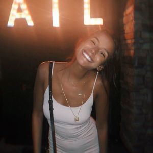 Meet your Posher, Demi